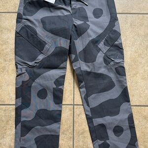 Nike Air Jordan Essentials Chicago Camo Grey Woven Pants Men’s Small FZ2060-068